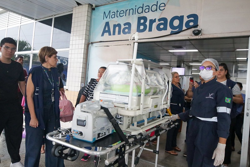 Gêmeas siamesas nascidas no AM passam por cirurgia em hospital de Goiás