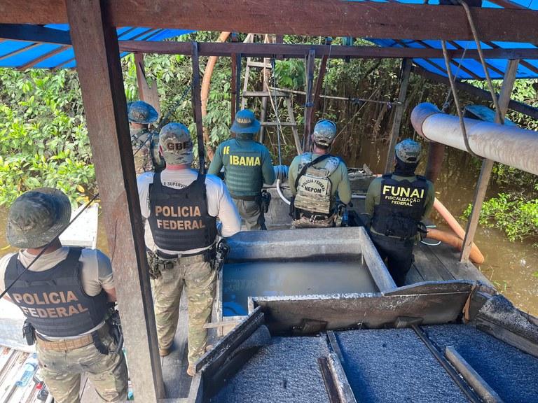Operação combate garimpo ilegal em áreas de povos isolados da Amazônia