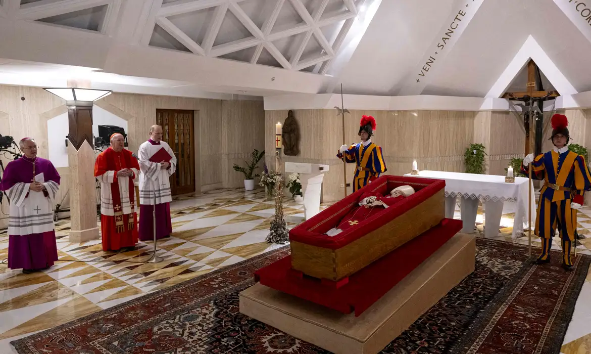 Funeral do papa Francisco será realizado neste sábado, diz Vaticano