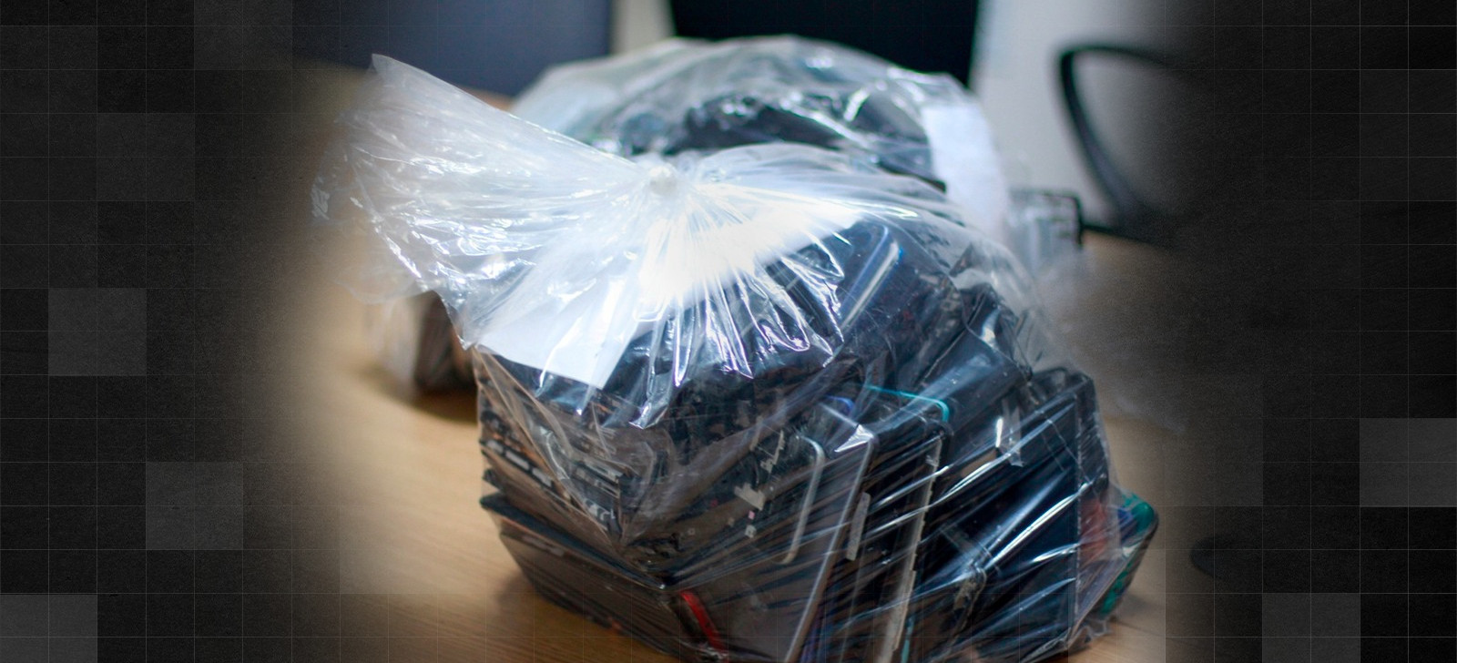 PC prende comerciantes por posse de celular com restrição de roubo