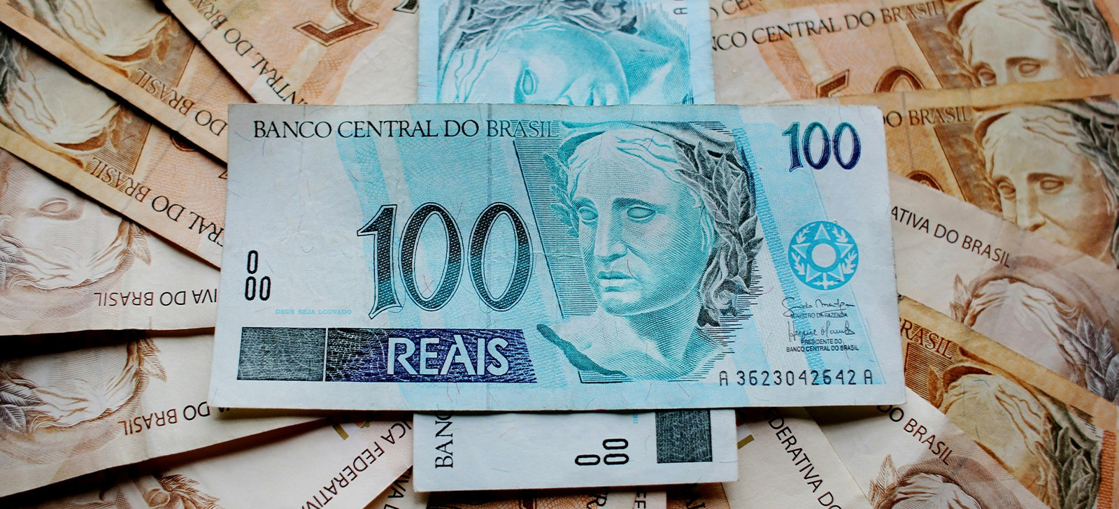 Orçamento de 2026 prevê aumento do salário mínimo para R$ 1.630