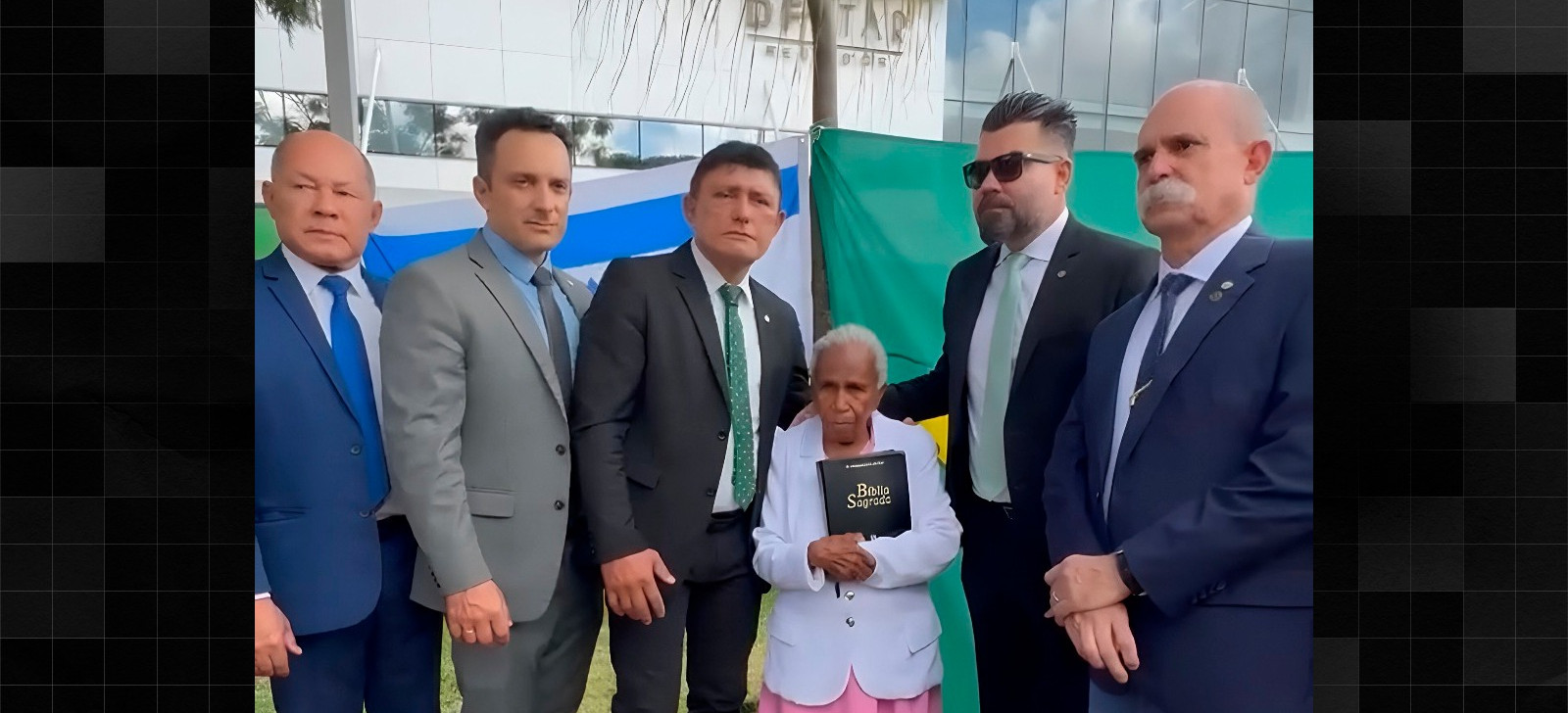 Deputados do Pará oram pela saúde de Bolsonaro em frente ao hospital