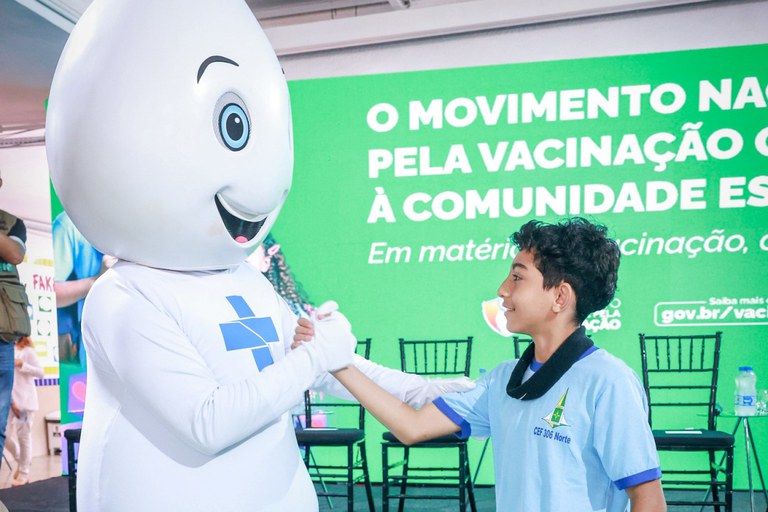 Governo vai vacinar quase 30 milhões de estudantes em escolas públicas