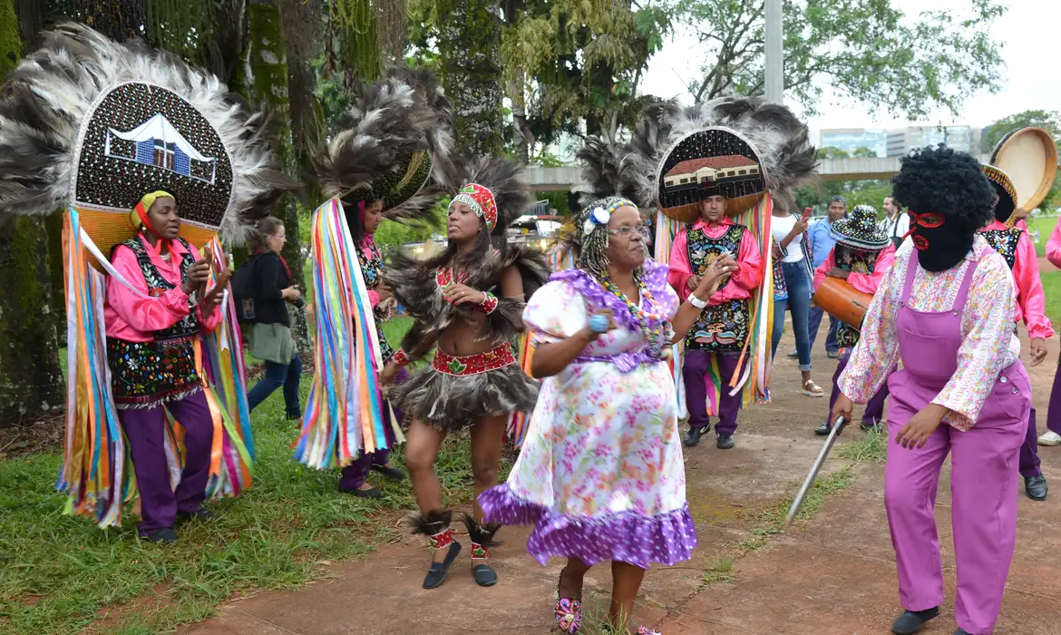 Política Aldir Blanc destina R$ 12 bilhões à cultura em quatro anos