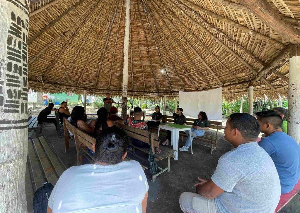 Comunidade Beija-Flor recebe plano para ordenar turismo no AM