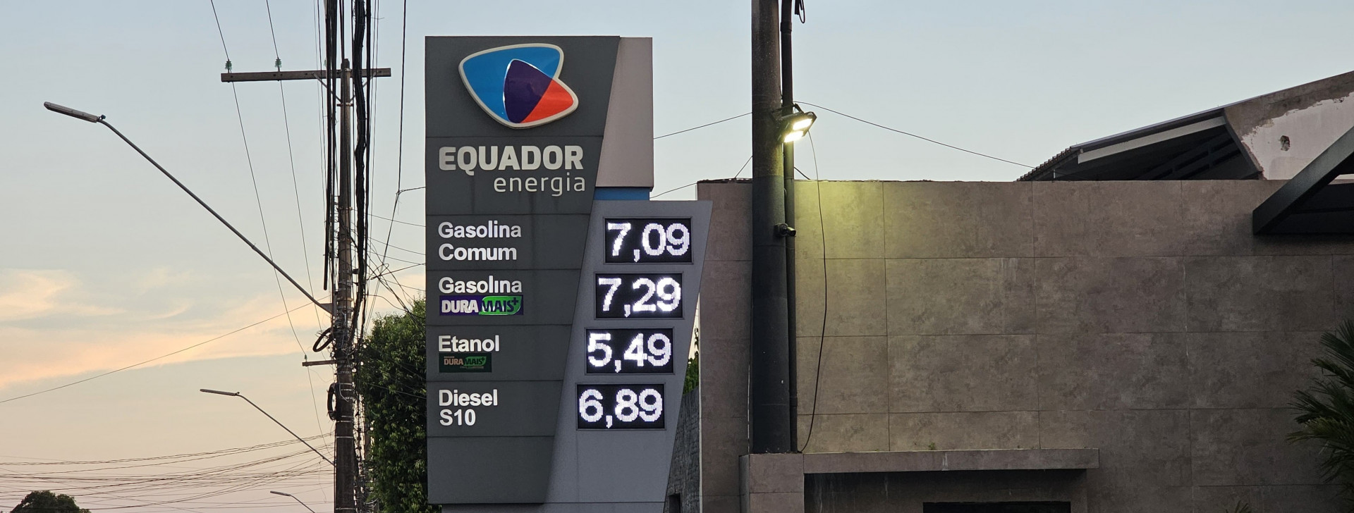 Preço da gasolina cai em Manaus após reduções em refinaria