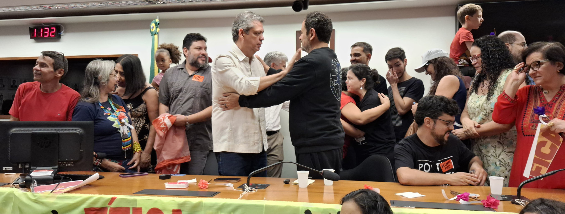 Secretário-geral da presidência visita Glauber durante greve de fome
