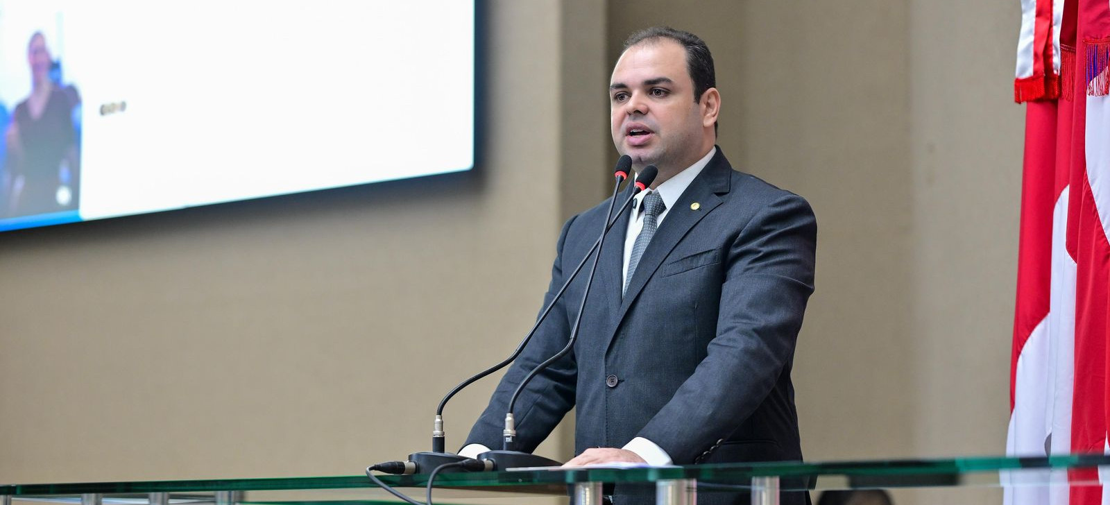 Roberto Cidade denuncia falta de energia elétrica no interior do AM