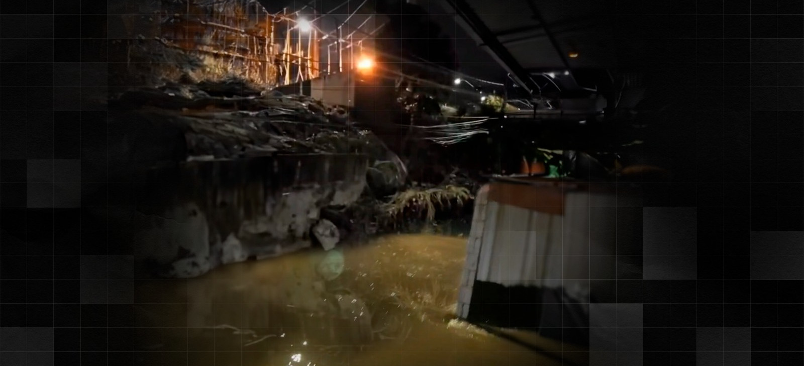 Chuva inunda ruas, deixa casas alagadas e derruba muro em Manaus