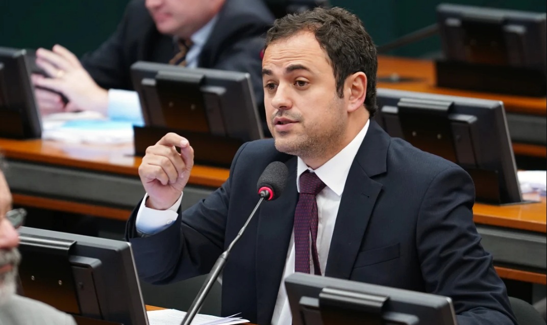 Relator pede que Câmara casse mandato de Glauber Braga