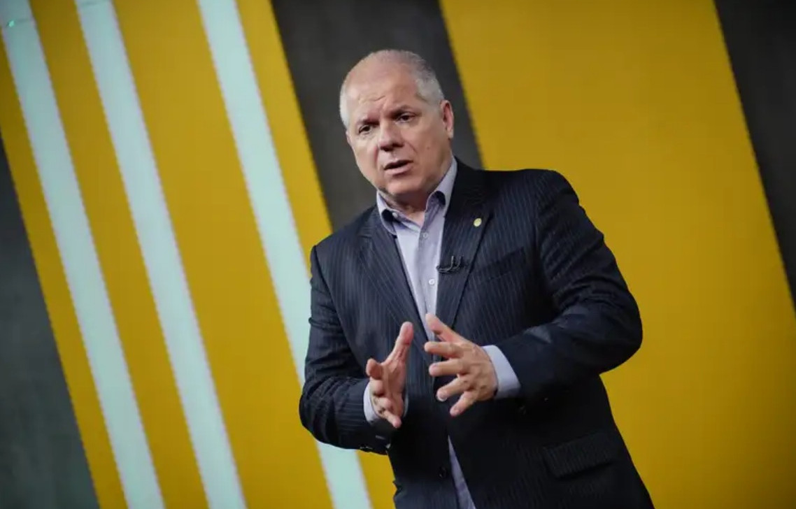 Presidente do INSS é afastado após investigações da Polícia Federal