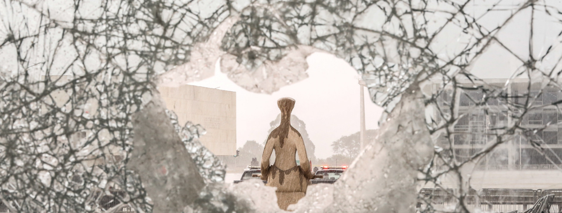 Do colapso sanitário à anistia: de mãos dadas até para o 8 de janeiro