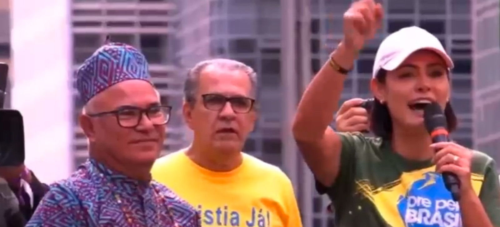 Bolsonaro convida pai de santo de Anitta para ato pró-anistia