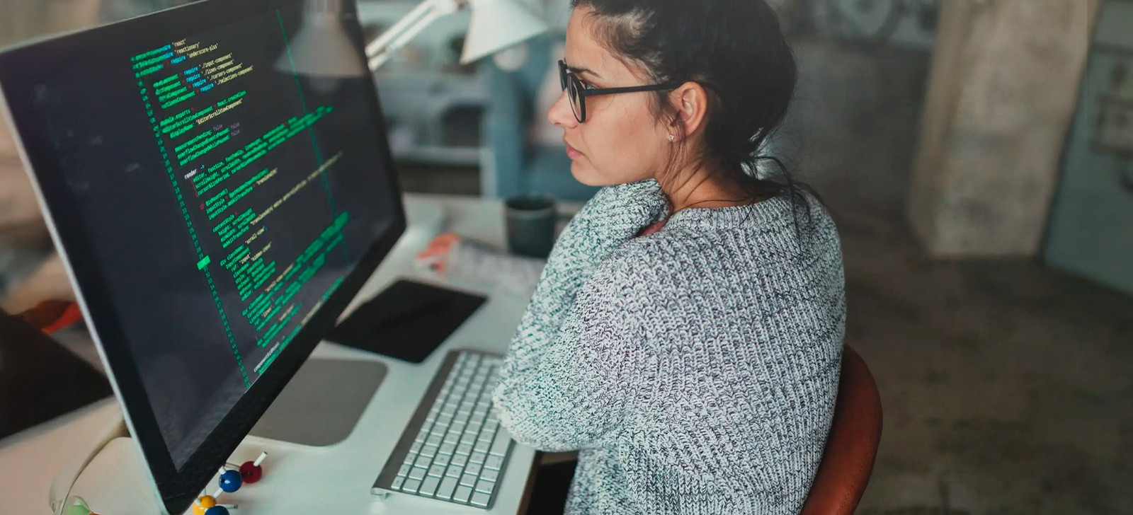 Desafios de jovens mulheres na tecnologia ganham destaque em estudo