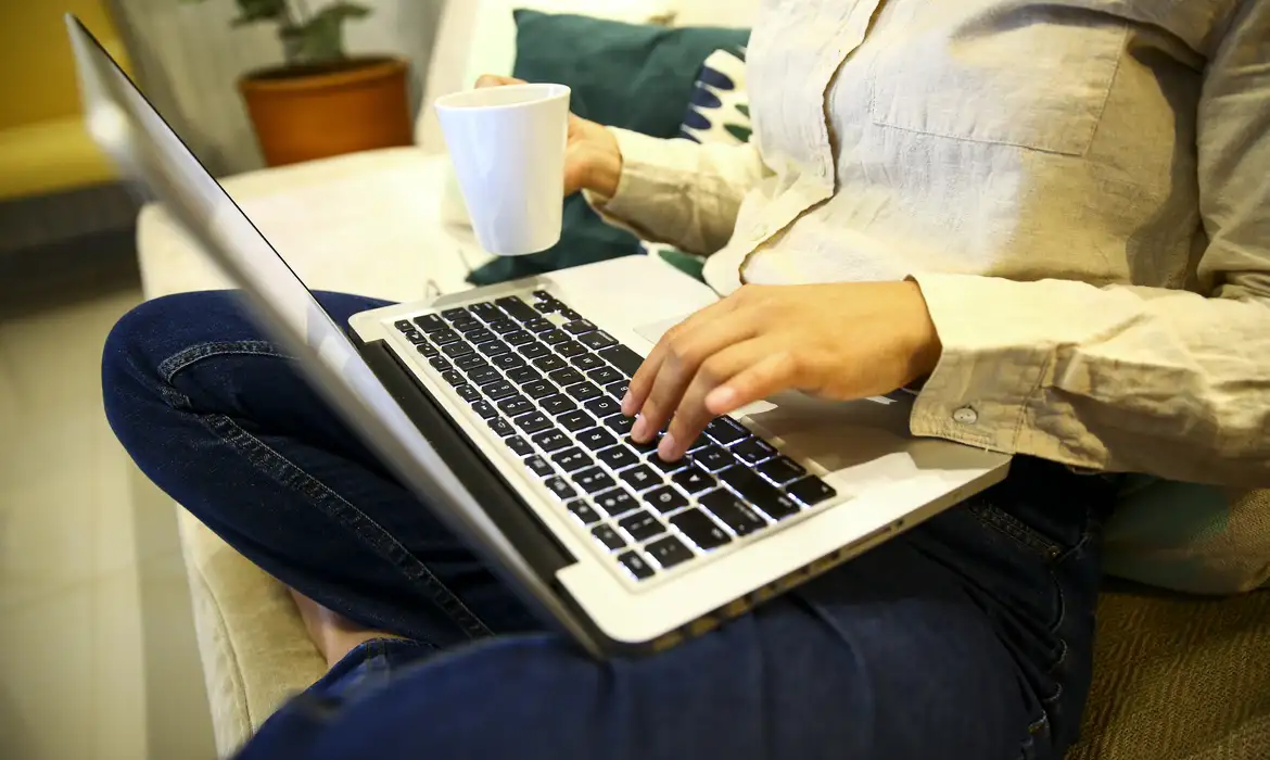 Vendas crescem no Dia das Mães e aumentam golpes on-line; saiba como evitar