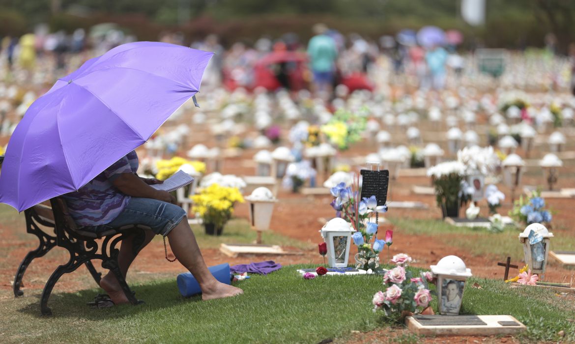 Mães encontram apoio no luto por meio de grupos terapêuticos