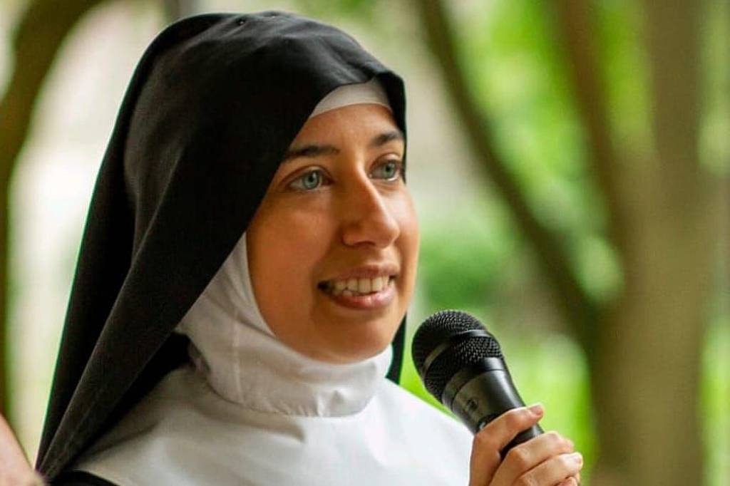 Freira amapaense é afastada por ser ‘bonita demais’ e pede justiça ao papa