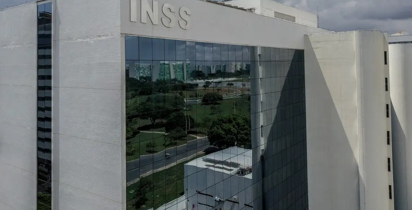 Justiça bloqueia R$ 23,8 milhões em bens de investigados por fraude no INSS