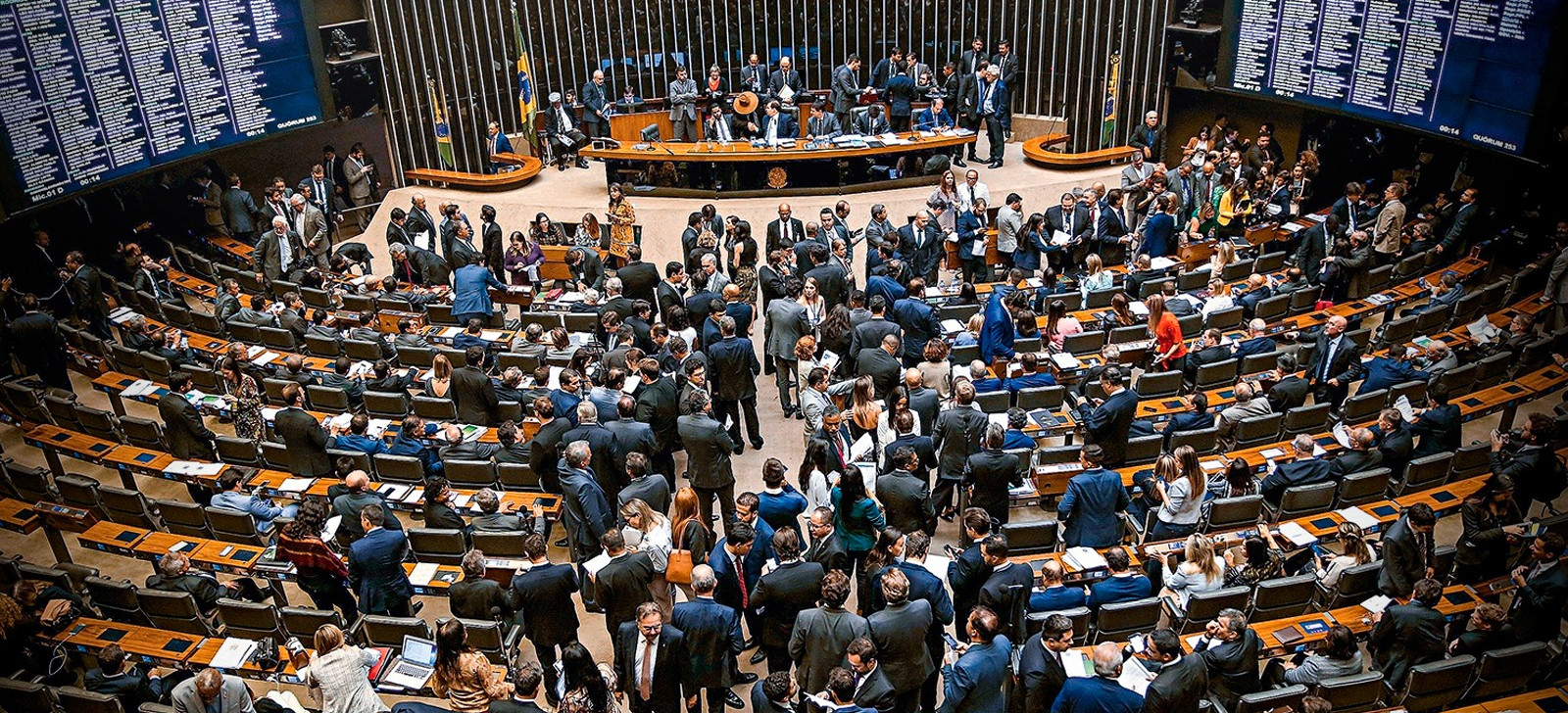 Câmara vota proposta que pode aumentar número de deputados por Estado