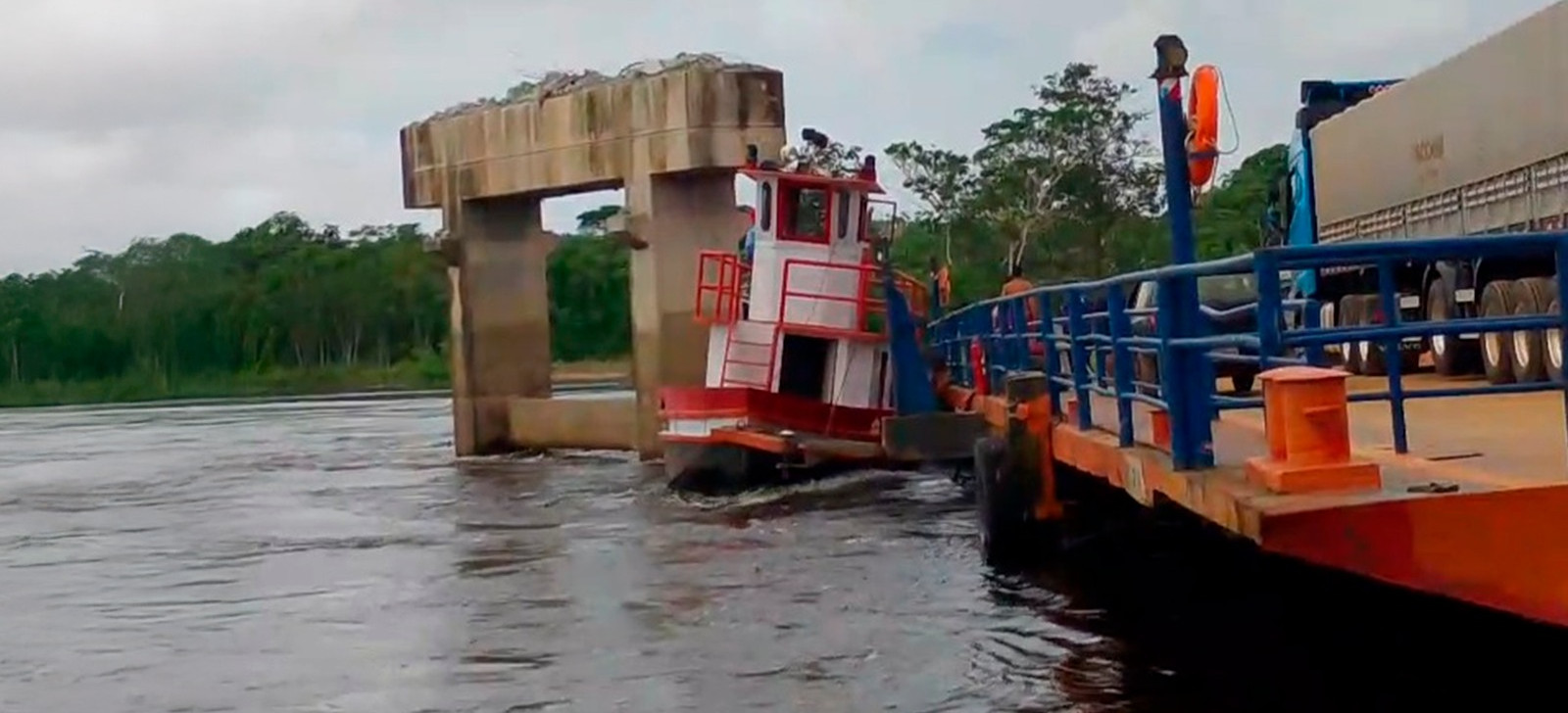 Populares contestam prazo de entrega e trânsito da ponte na BR-319