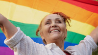 LGBTQIAPN+ na maturidade ganha visibilidade no Mês do Orgulho