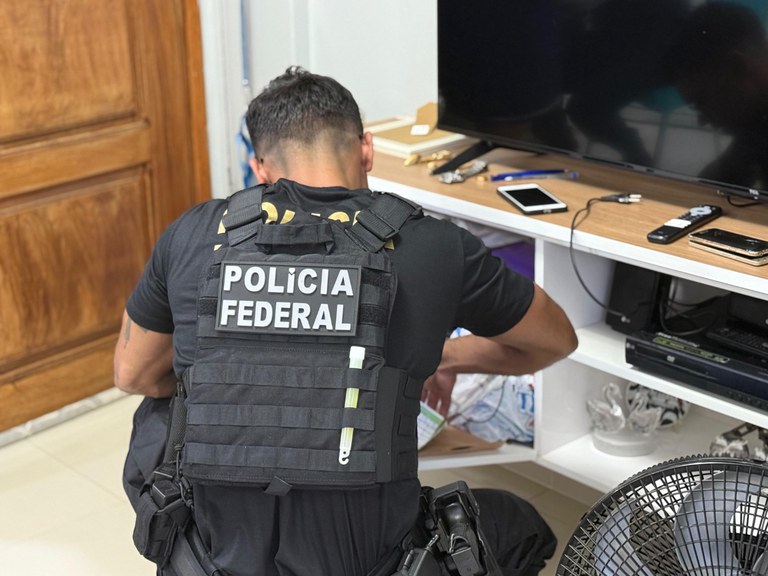 Avião apreendido com R$ 800 mil foi fretado por prefeitura no AM; PF faz buscas