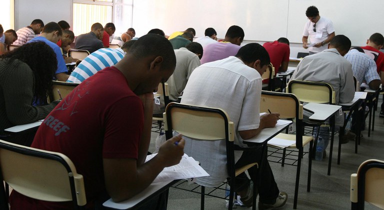 Lei sancionada por Lula aumenta cotas para negros em concursos