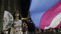 População trans contesta nova regra para início hormonal