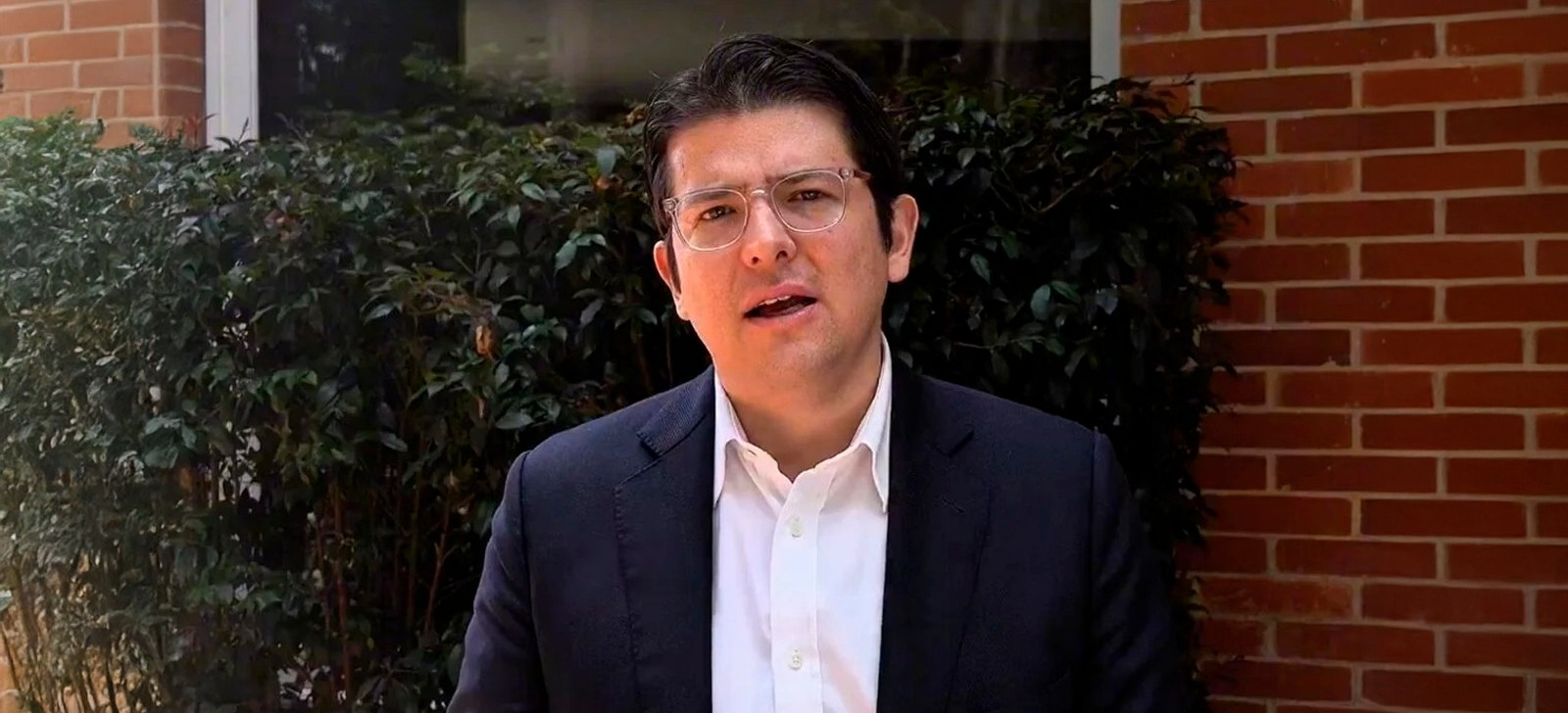 Pré-candidato à Presidência da Colômbia é baleado e passa por cirurgia