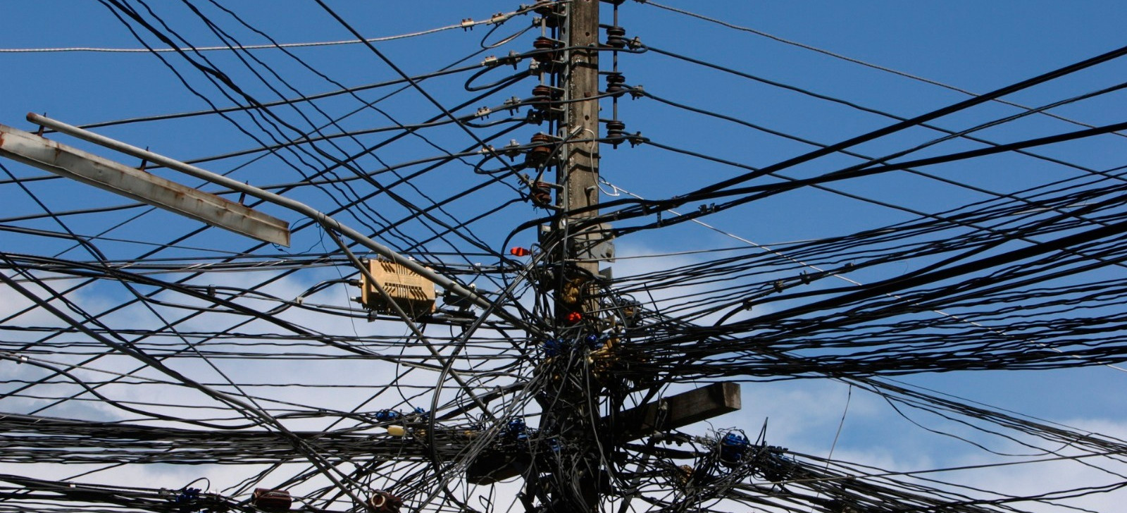 Amazonas Energia é a segunda do País em ligações clandestinas de energia, diz Aneel