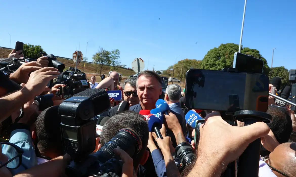 Advogados de Jair Bolsonaro negam uso indevido de redes sociais