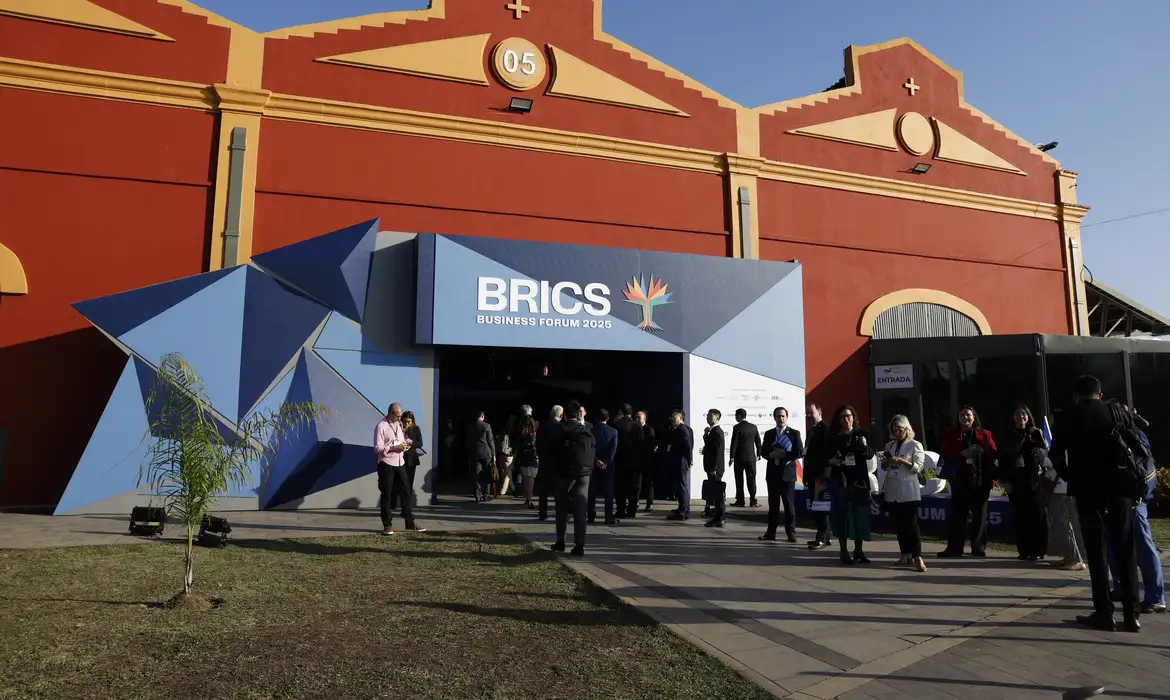 Brics discute IA, saúde social e clima durante cúpula no Brasil