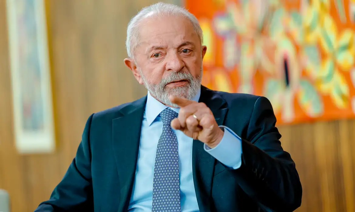 Brasil negocia como país soberano, afirma Lula ao New York Times