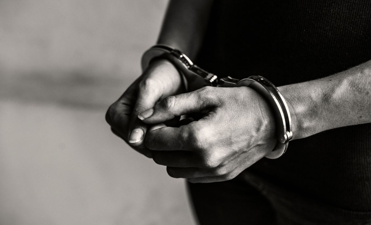 Mulher denuncia agente penitenciário por estupro durante transferência no AM