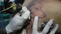 Nova regra do CFM proíbe anestesia em tatuagens comuns