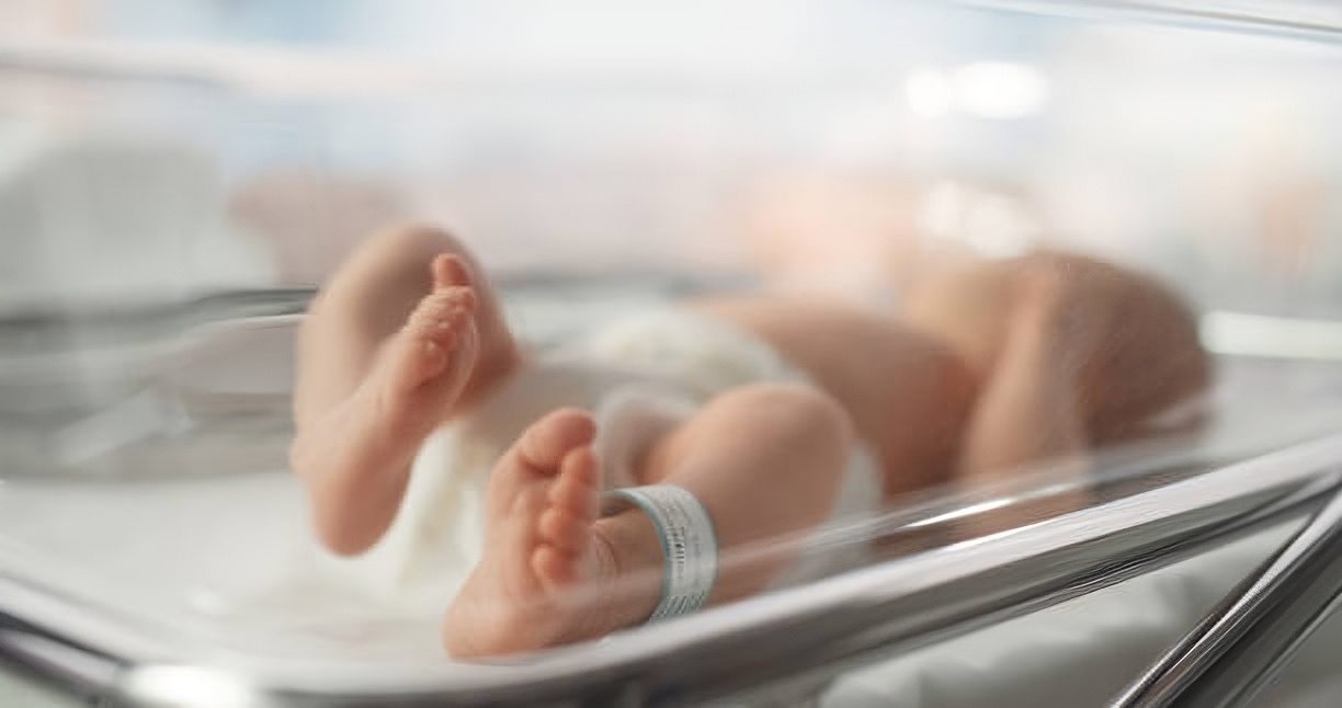 Pesquisa detecta microplásticos em placentas e cordões umbilicais de recém-nascidos