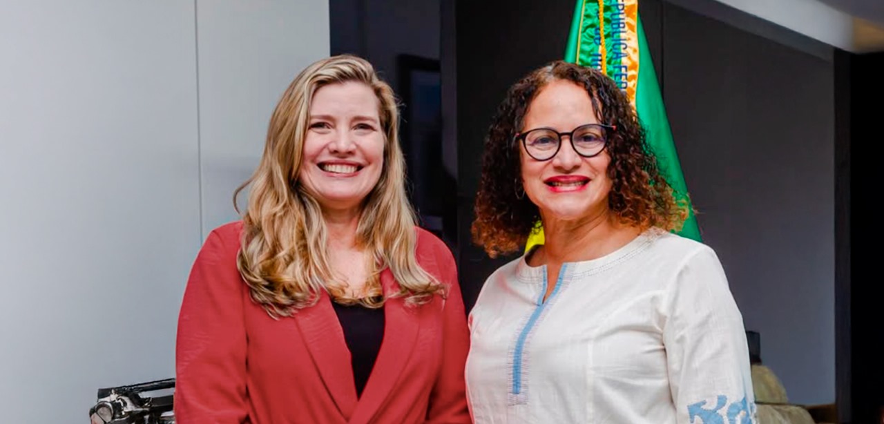 Tanara Lauschner toma posse como reitora da Ufam em cerimônia com presença de ministra