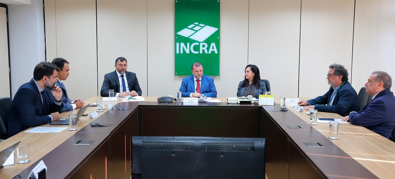 Governador do Amazonas firma acordos para regularizar terras no Sul do Estado