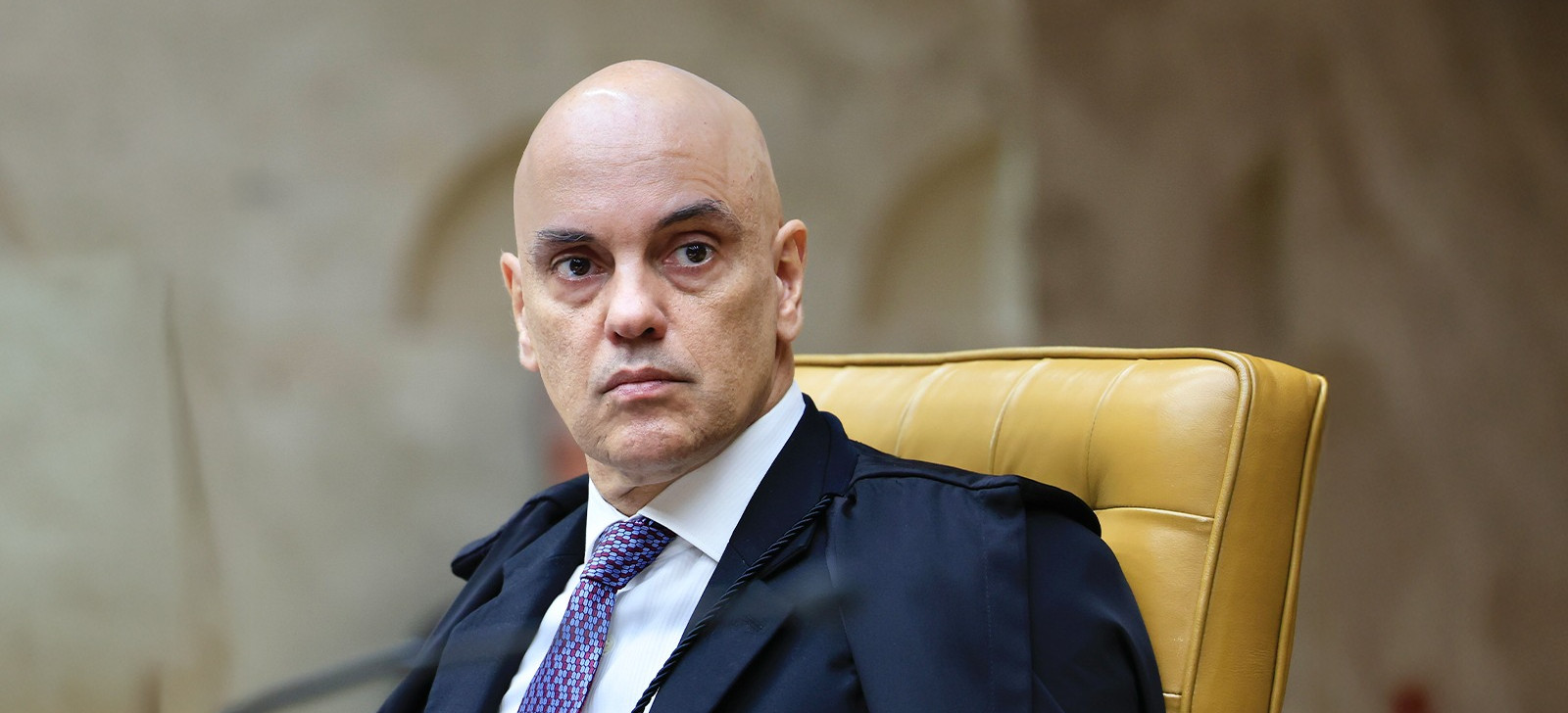 Bolsonaro descumpriu ordem, afirma Moraes, mas não será preso