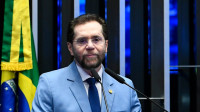 Plínio Valério lidera gastos com verba de apoio parlamentar do Senado em 2025