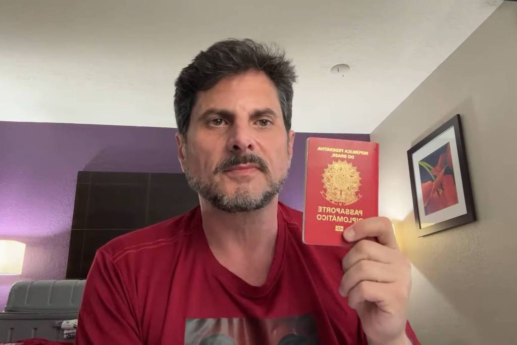 STF impõe tornozeleira e retém passaporte de senador Marcos do Val