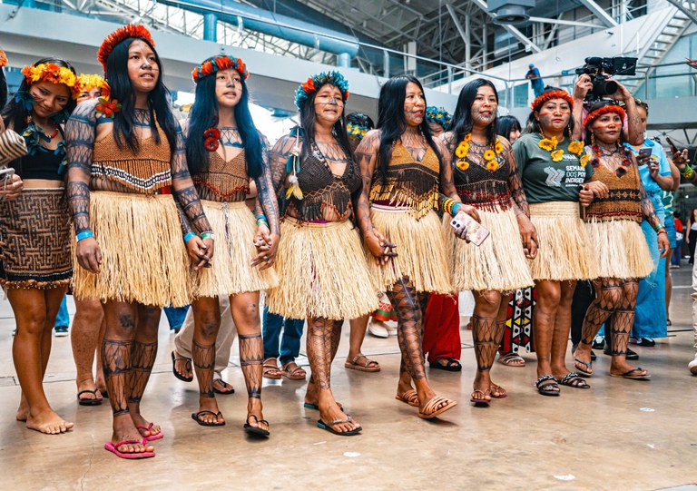 Indígenas reduzem presença na COP30 por falta de hospedagem