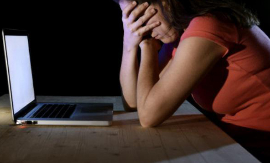 Violência digital: internet se torna ambiente cada vez mais hostil para mulheres