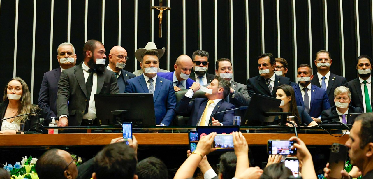 Saiba quem são deputados que podem ter mandatos suspensos após motim