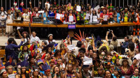 Homenagem reúne 500 mulheres indígenas no plenário da Câmara dos Deputados