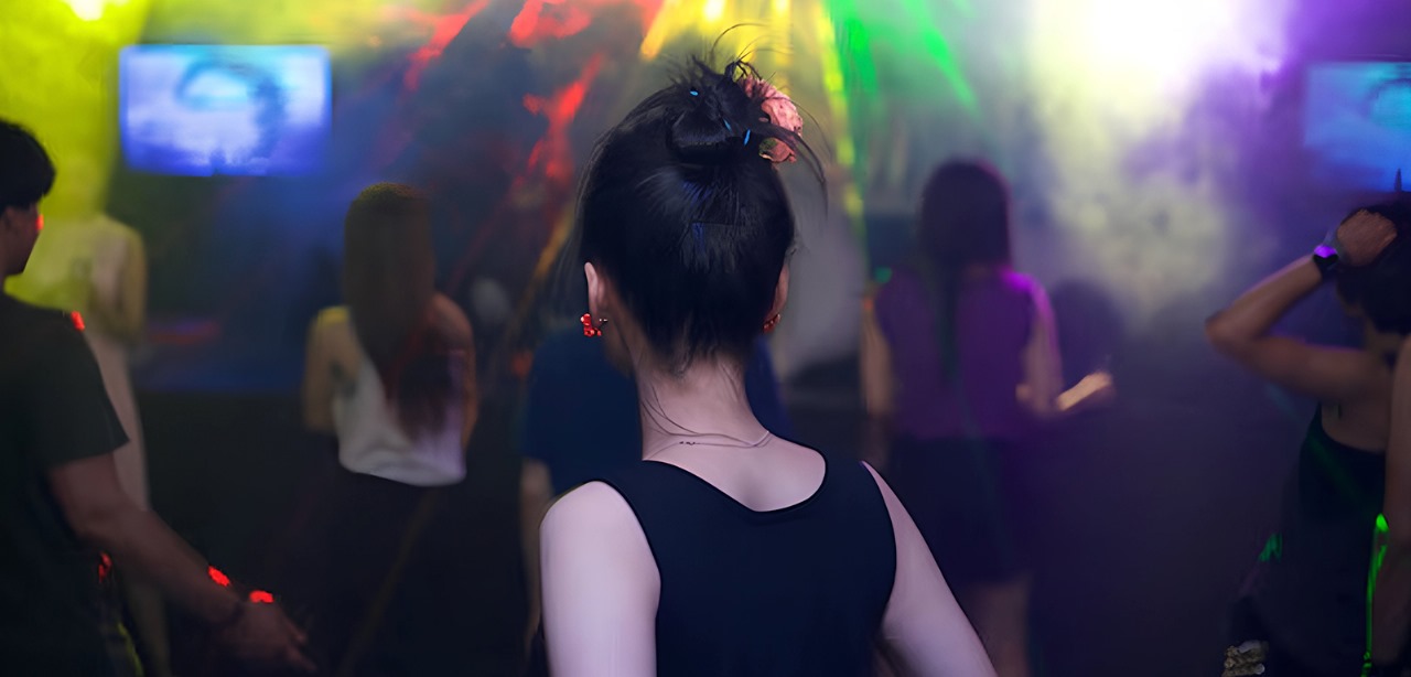 Após Felca, especialistas explicam como adultização afeta crianças e adolescentes