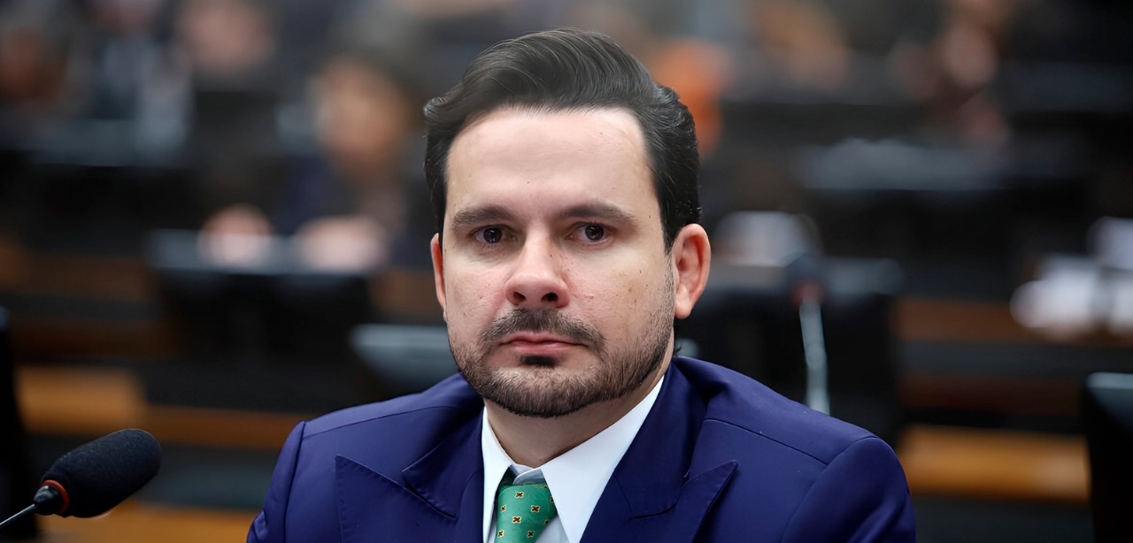 Reajuste do preço da energia elétrica: conheça outros votos impopulares de deputado federal do AM