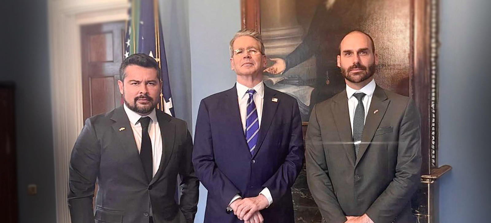Eduardo Bolsonaro encontra autoridade dos EUA que desmarcou com Haddad