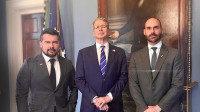 Eduardo Bolsonaro encontra autoridade dos EUA que desmarcou com Haddad