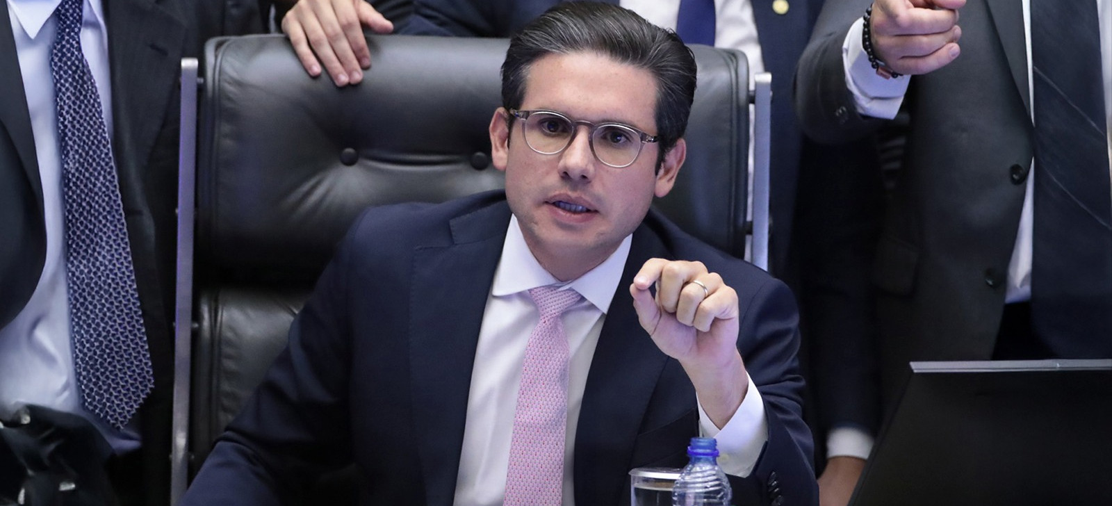 Hugo Motta anuncia para quarta-feira, 20, votação do PL de proteção a menores na internet